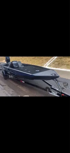 Barco para pesca esportiva todo plataformado