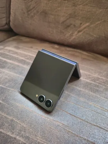 Z Flip 7 256GB Preto - Pouco Uso + Capinha - R$ 4.700