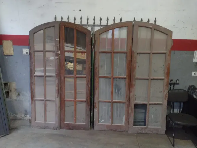 Portas janelas vitrô de madeira