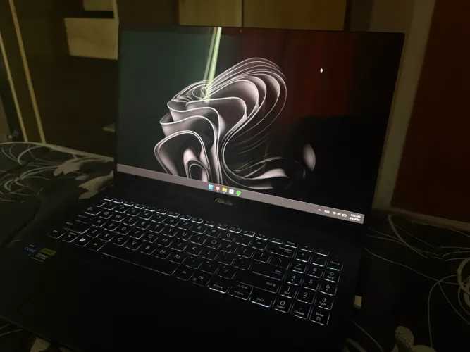 Notebook Asus OLED zerado Processador i7 13620H 16gb RAM DDR5 GeForce RTX 3050 6gb 