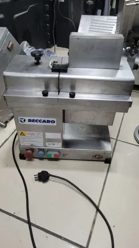 Maquina de amaciar carne
