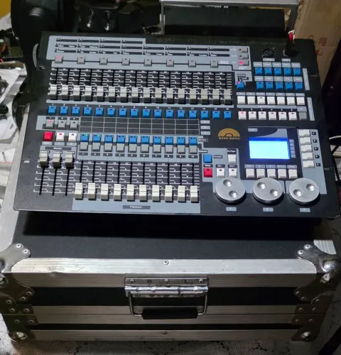 MESA DMX MINI AVOLITE KING KONG 1024 COM CASE