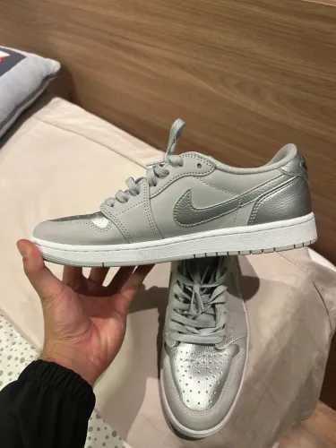 Nike Air Jordan 1 Low Prata/Cinza - Tam. 42,5 