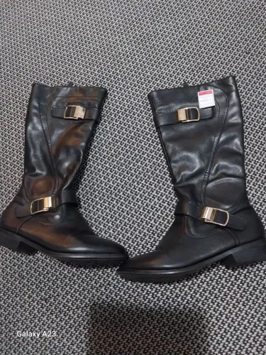 Bota de couro cano médio tamanho 37