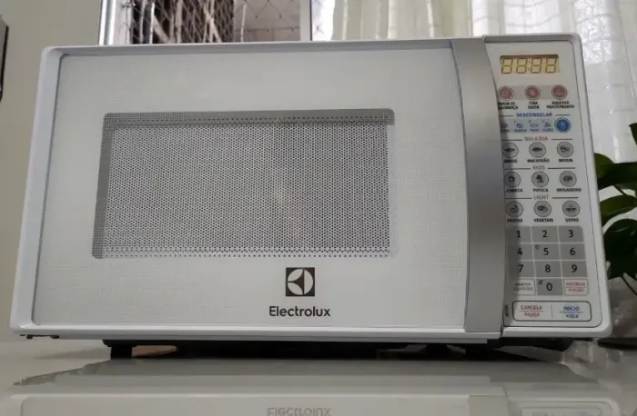 Vendo microondas Electrolux 20L