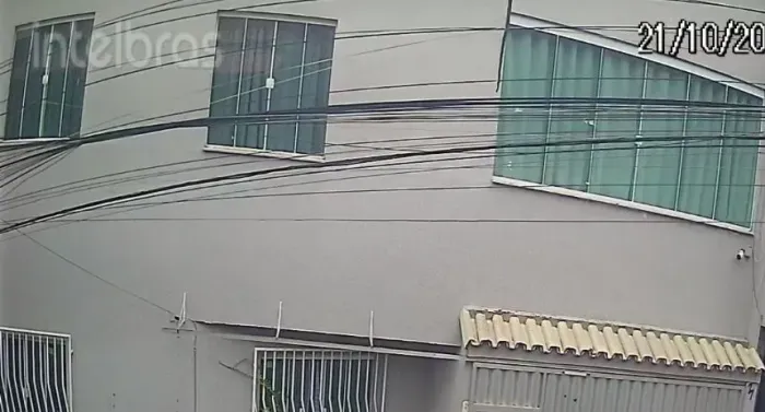 Próximo supermercado-farmácia ótima localização.