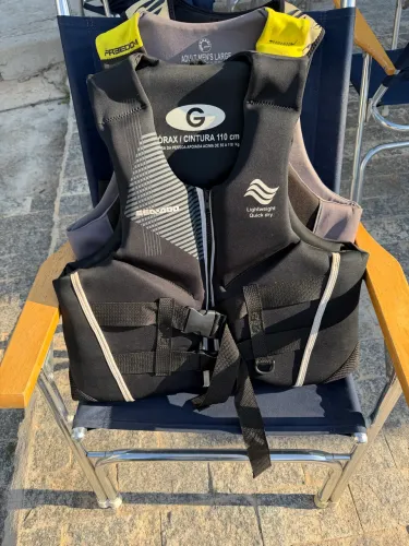 Kit com 3 coletes de jet ski, kit com 4 defensa nautica e par de alto falante nautico