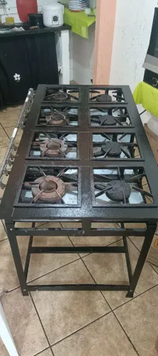 Vendo fogão industrial 8 bocas