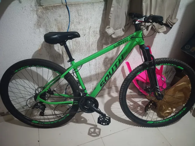 Bicicleta aro 29 semi nova 