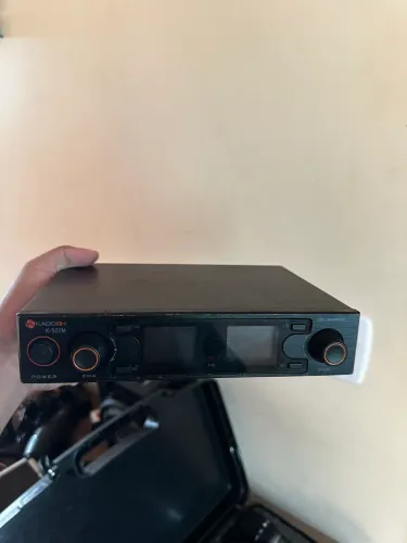 Microfone sem fio kadosh K502M - com captação Shure (Seminovo)
