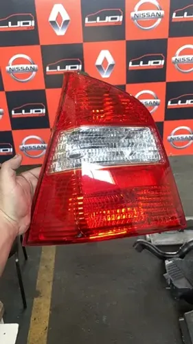 lanterna esquerda nissan livina
