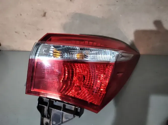 lanterna direita corolla 2015 ate 2017 original sem detalhes