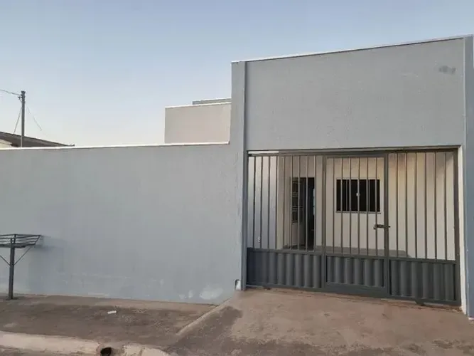  Vende-se esta casa na ocidental 