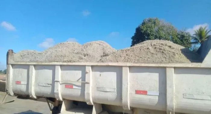 Caminhão fechado, areia pedra aréola e pó de pedra