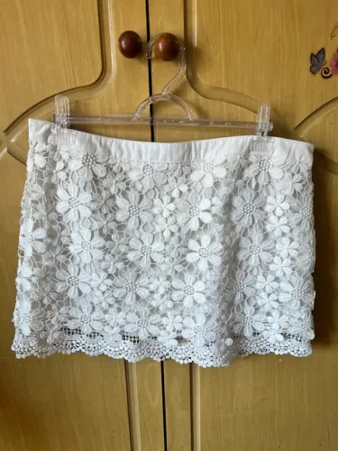 Saia branca de renda