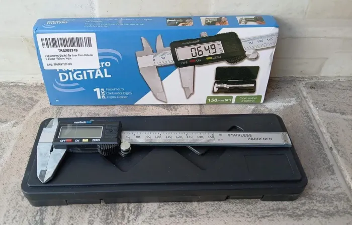 Paquímetro Digital de Aço Inox com Estojo - 150mm