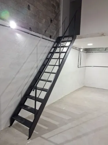 Escada de ferro reta 4,00 x 0,50
