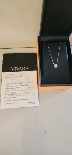 Colar e pingente de ouro com diamantes