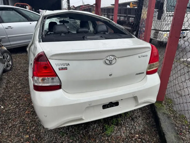 Sucata Toyota Etios sedan 1.5 automático 2018