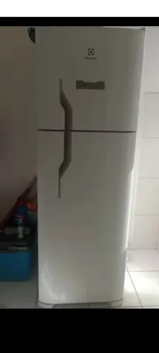 Geladeira Electrolux 371 litros frost free não gelando 