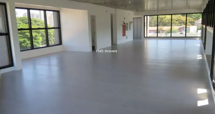Locação de Prédio Comercial na Vila Madalena, São Paulo-SP: 7 Salas, 4 Banheiros, 50 Vagas