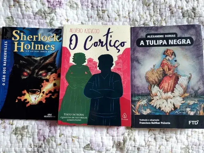 Paradidáticos: Sherlock Holmes - O Cão dos Baskervilles, O cortiço e A Tulipa Negra