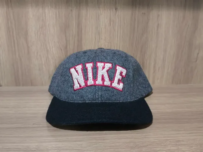 Boné Nike Vintage Anos 90 Cinza e Preto (Made in USA)