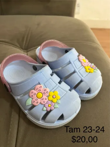 Sandália estilo crocs TAM 23-24