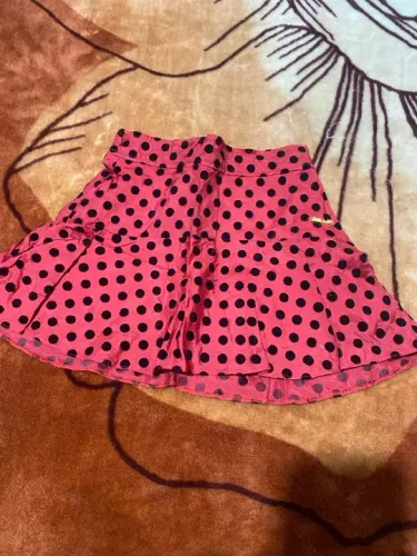 Linda saia poa Lilica ripilica tamanho 2, veste até 4