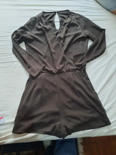 Macacão curto feminino elegante