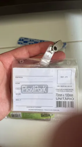 Crachá com presilha removível 