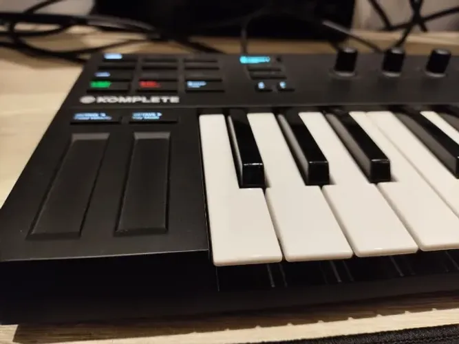 Teclado MIDI Native Instruments M32, muito novo!