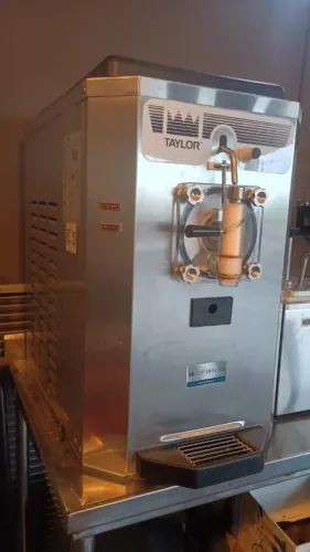 MÁQUINA DE SHAKE/AÇAÍ/FROZEN TAYLOR 430 (SEM USO)