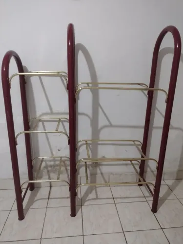 Estante tubular retrô 