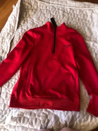 Casaco vermelho com zíper speedo pouco uso perfeito estado praticamente novo