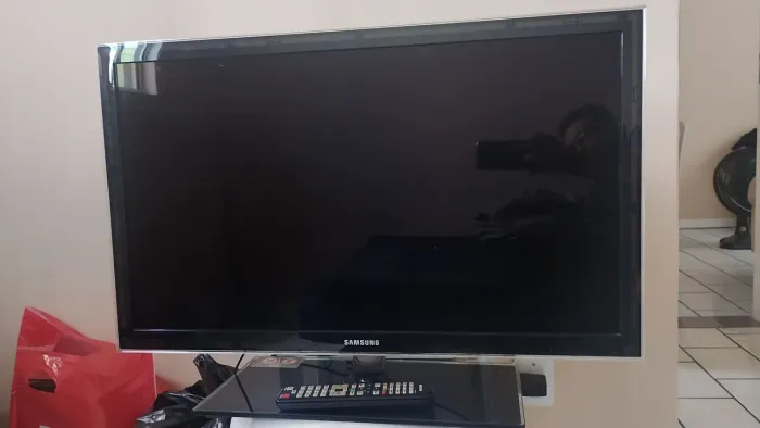 Televisão Samsung 32 Polegadas (Com defeito)