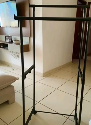 Arará dupla de roupa altura regulável sapateira e rodinhas