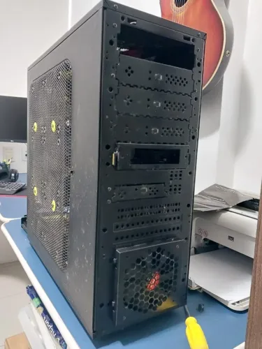 Gabinete para computador PC ?full-tower? In Win Ironclad