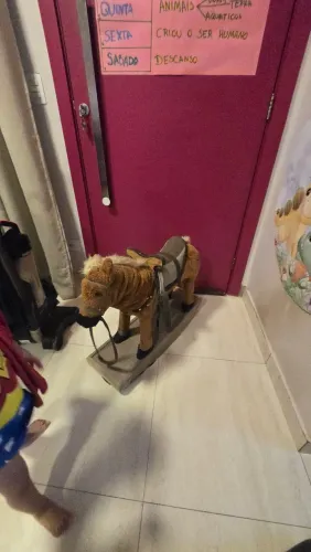 Cavalo de balanço para crianças