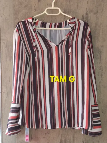 Camisas estampas e tecidos variados 