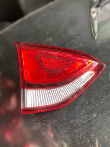 Lanterna Esquerda Da Tampa Chevrolet Spin 2019 A 2022 Original 