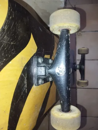 Skate profissional pouco usado 