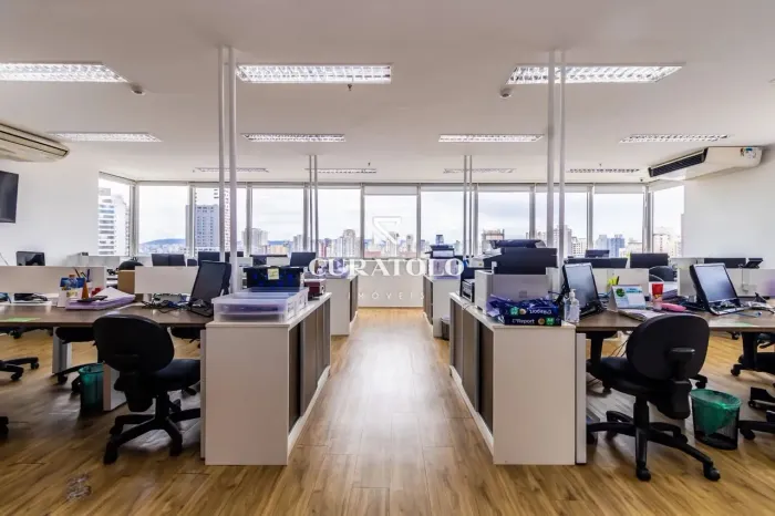 Oportunidade de Negócio: Laje comercial pronta à venda na Quarta Parada, a 6 min a pé do M