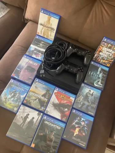 PS4 com 3 manetes e vários jogos !!!