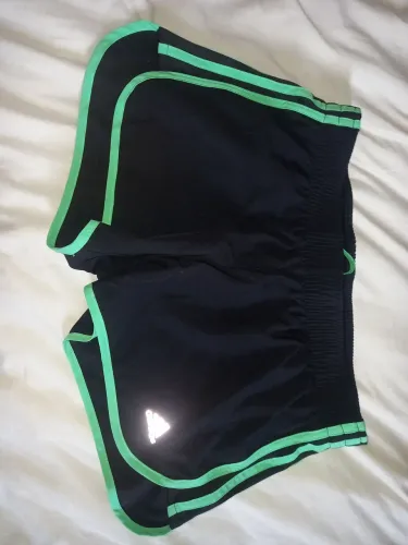 Short Adidas Feminino Preto tamanho M usado