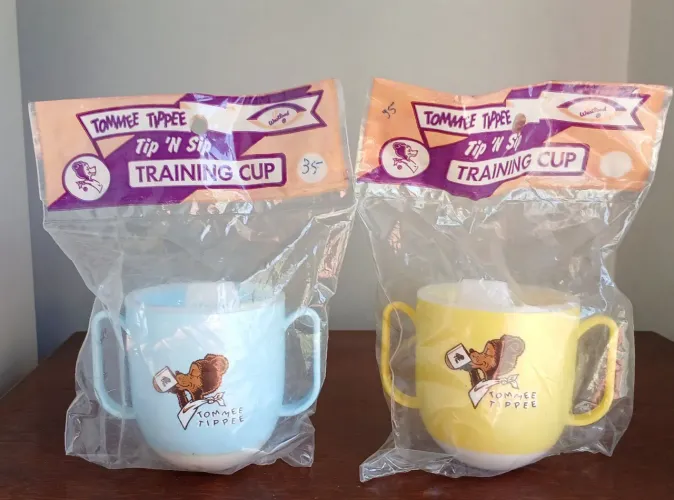 Copo bebê Tommee Tippee antigo (cada)