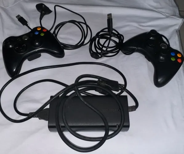 Console Vídeo Game Xbox 360 Slim com Kinect Fonte de Alimentação