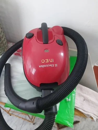 Aspirador de Pó Electrolux NEO - Vermelho