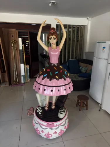 Boneca Bailarina em Fibra de Vidro
