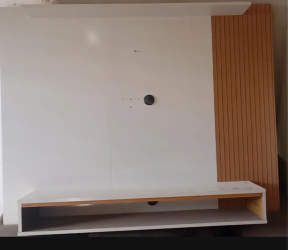 Painel madeira mista semi-novo em estado de novo...   Valor 250,00